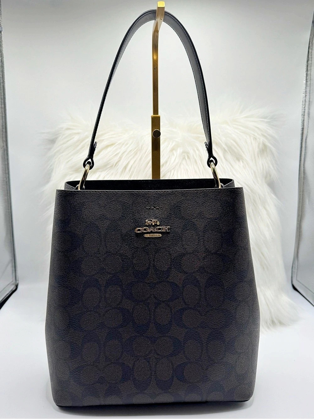 Coach Bucket Bag In Signature Canvas Shoulder Bag